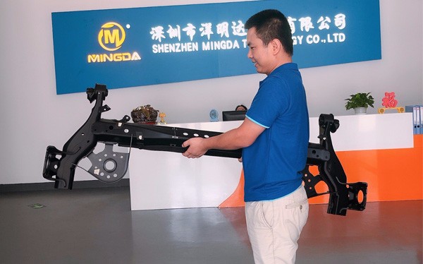 重磅新聞：leyu.樂魚3D打印機(jī)MD-666 1:1打印汽車保險(xiǎn)杠，無縫組裝，模擬真實(shí)場(chǎng)景